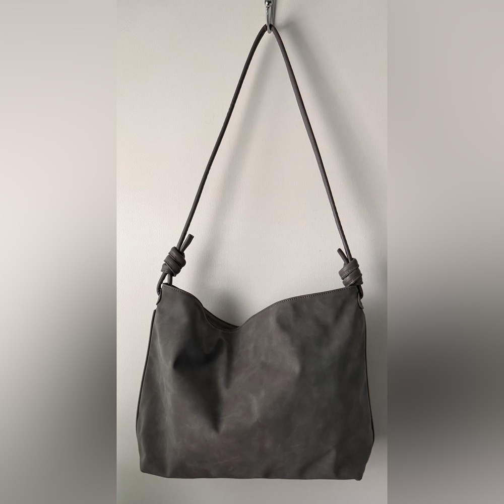 8 OTHER REASONS Betsy Slouch Tote in Stone